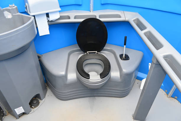 Porta potty delivery and setup in Hayfield, MN